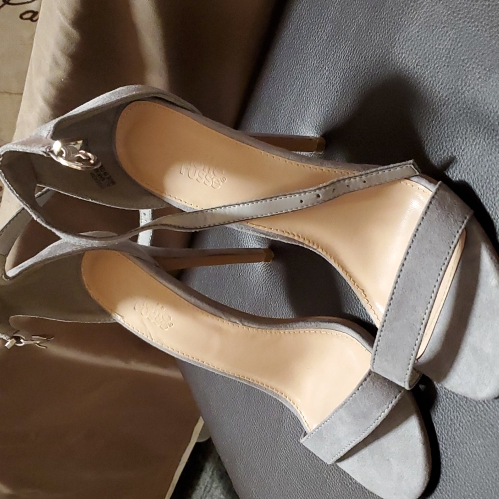 Size 7 lavender ankle closure Heels